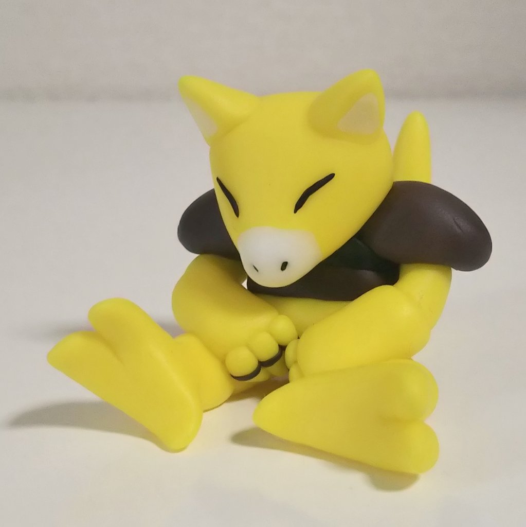 Gaji ケーシィ作りました 不思議なキツネのポケモンでかわいいですね だいぶ体がつぶれてしまったのでぐっすり寝てるケーシィになりました 粘土 ポケモンgo T Co Rtx0bfxnvc Twitter