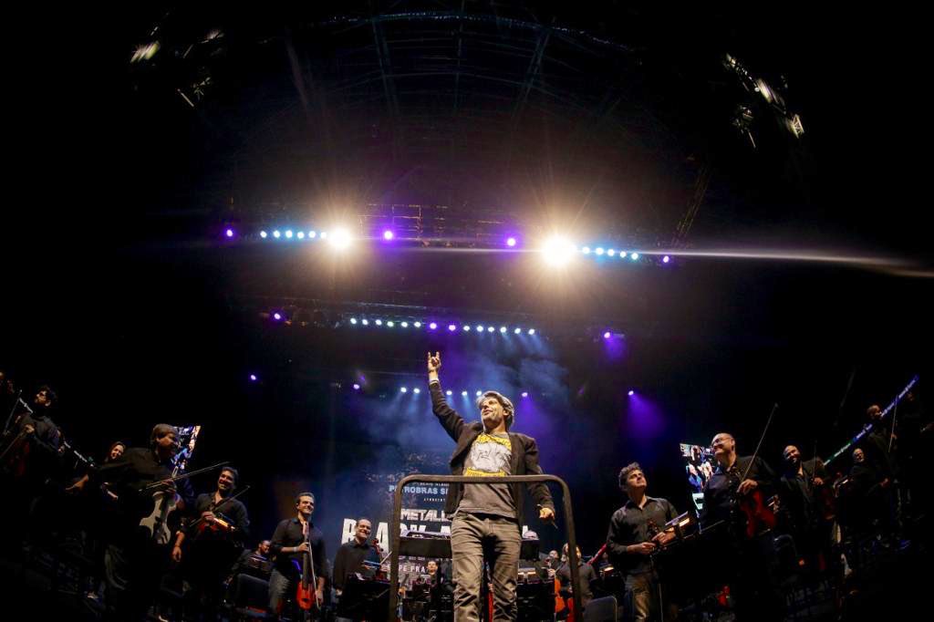 nubankparque's tweet photo. Um post de apreciação pra esse noite de rock, pra orquestra maravilhosa @OPESinfonica e pro Maestro Felipe Prazeres que estão fazendo a gente se emocionar com cada nota 🤟🏻

📷 @Staff_images
#AllianzParque #BlackAlbum #Metallica https://t.co/f4py9pmys0