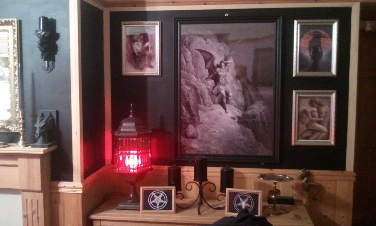 Ladolarose3's tweet photo. A little glimpse into my home of the black house 
@SatanicSF
 I'm a very private person and many don't get to see inside my home 😈😈😈 https://t.co/yWHhbz078Q