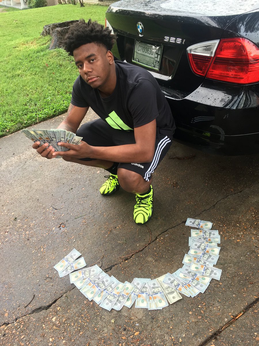 ynpkeith's tweet photo. I’m saving my cheese cuz we done had hard times...🙌🏾💰 https://t.co/oYkP12iTTl