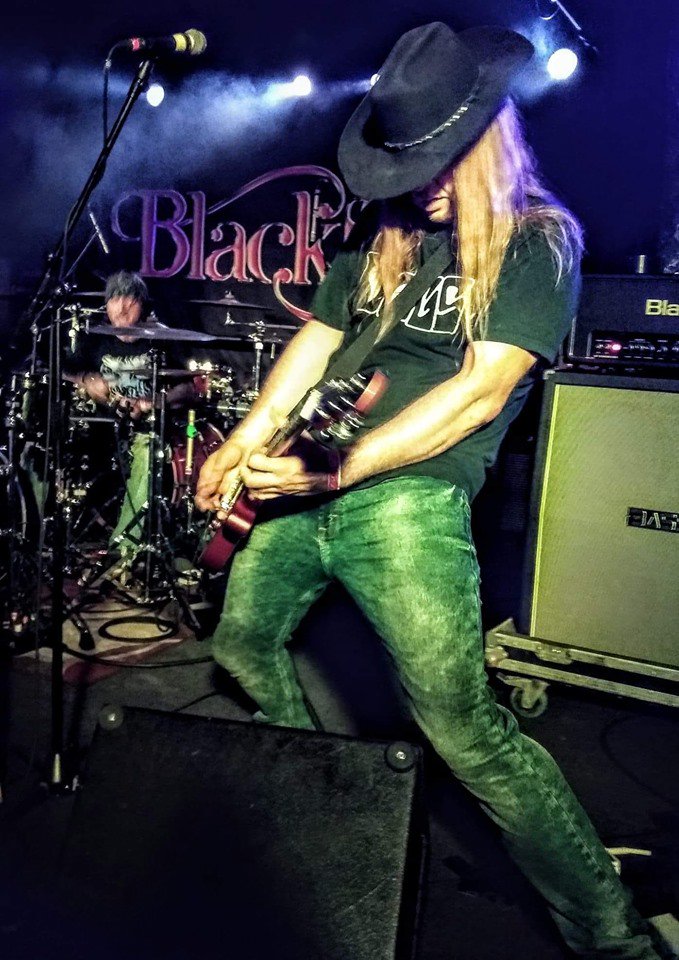 CharlieBonnet3's tweet photo. Big thanks to The Concourse in Knoxville, and to @blackfootband for having us out to jam Thursday night! https://t.co/lK9VDTBzea