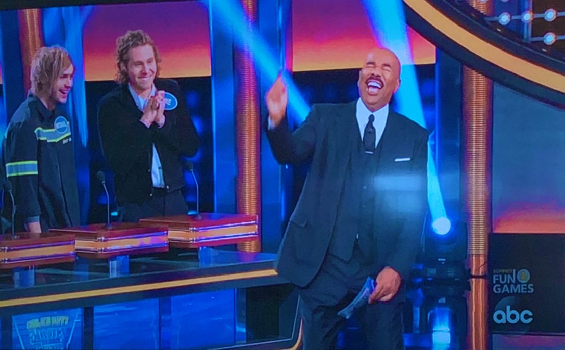 Literally me with every answer they’ve given <a href="/5SOS/">5 Seconds of Summer</a> #CelebrityFamilyFeud