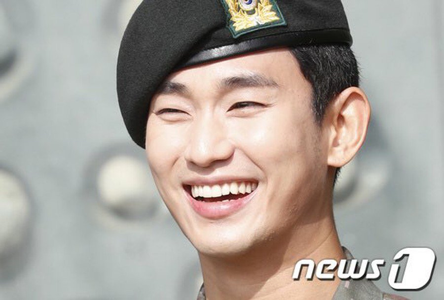 kor_celebrities's tweet photo. 俳優キム・スヒョン除隊。。「スッキリした気分」 https://t.co/qXuWT7gJhR https://t.co/BEPMlWYx7X