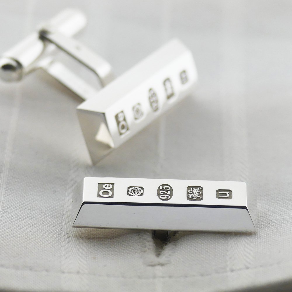 englishcuff's tweet photo. The solid silver ingots are back with deep full uk hallmarks for 2019  #cufflinks #englishcufflinks #designercufflinks #silvercufflinks #weddingcufflinks #groomsgifts #groomscufflinks #ingots #silveringotcufflinks https://t.co/1SQkld9aJj
