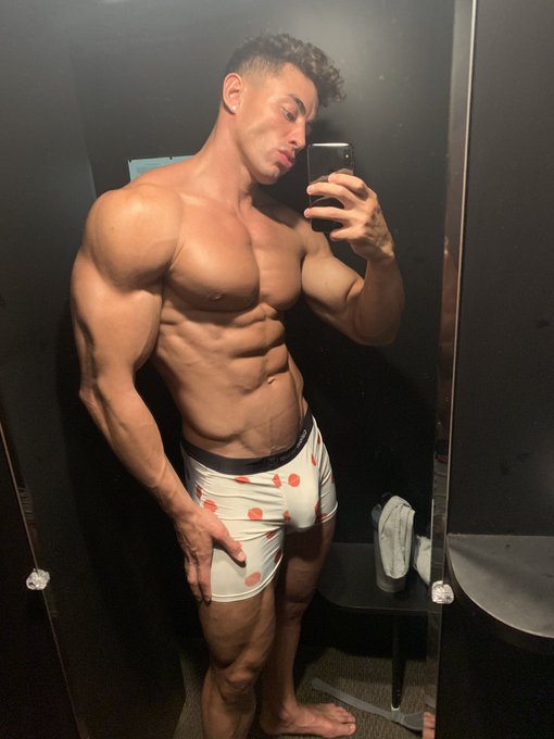 you like it from the side? 😈 https://t.co/y64yaHcWu7