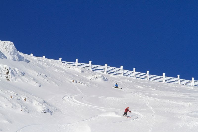 Ski_Central's tweet image. Esta semana también arrancó su temporada @cerro_chapelco, con una buena cantidad de nieve y la perspectiva de un muy buen invierno en ciernes. 
La montaña se encuentra habilitada hasta la base #ski #esqui #snowobard #invierno2019