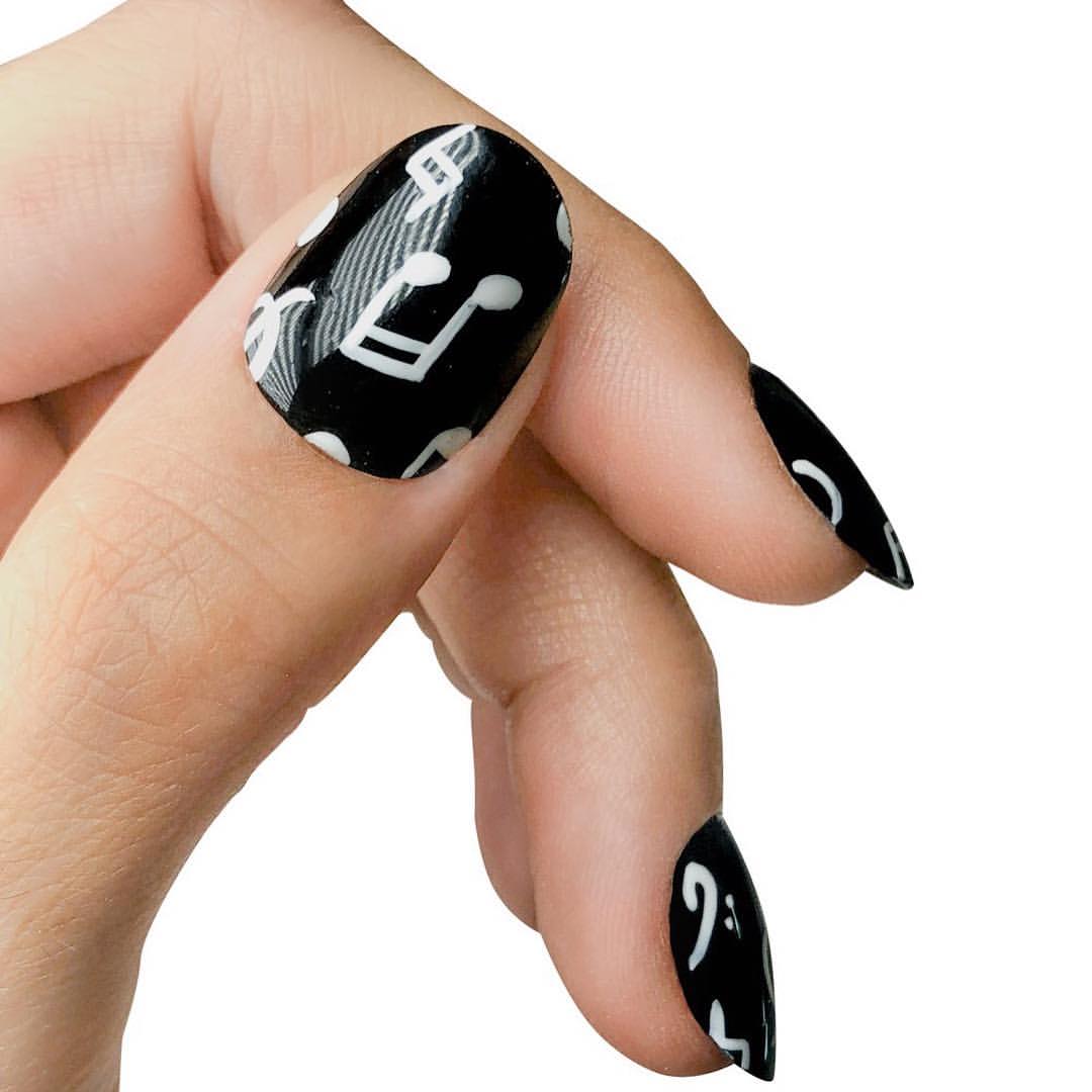 MSTYLEMR's tweet photo. Se as unhas falassem, as minhas cantariam. Quero saber o que dizem as suas #Cukis, me deixem seus comentários? 💅🎶 https://t.co/Xc8xoghdtN