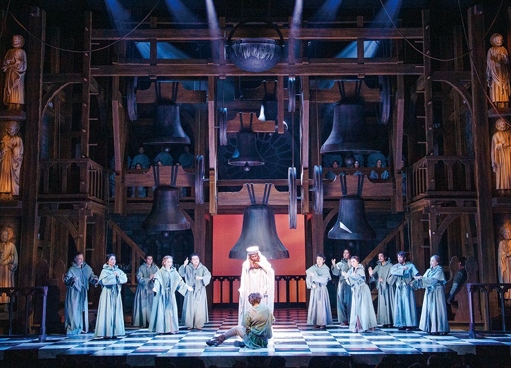 会報誌「ラ・アルプ」7月号は、横浜公演上演中『パリのアメリカ人』の