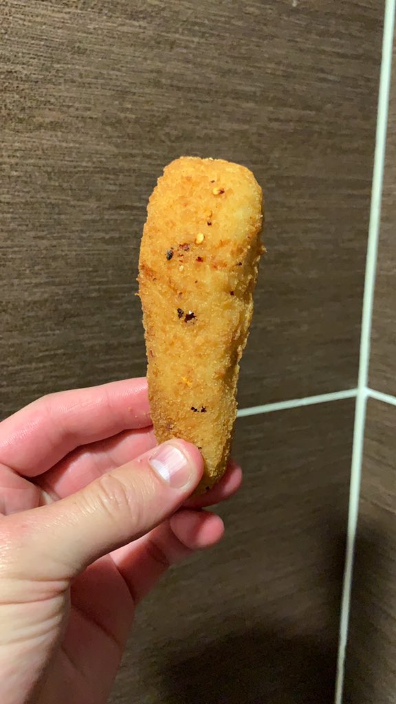 Syndicate's tweet image. BRUH. @McDonalds whoever is running your polish branch needs firing 🤣 what on earth is this?! Chicken select my ass!!!