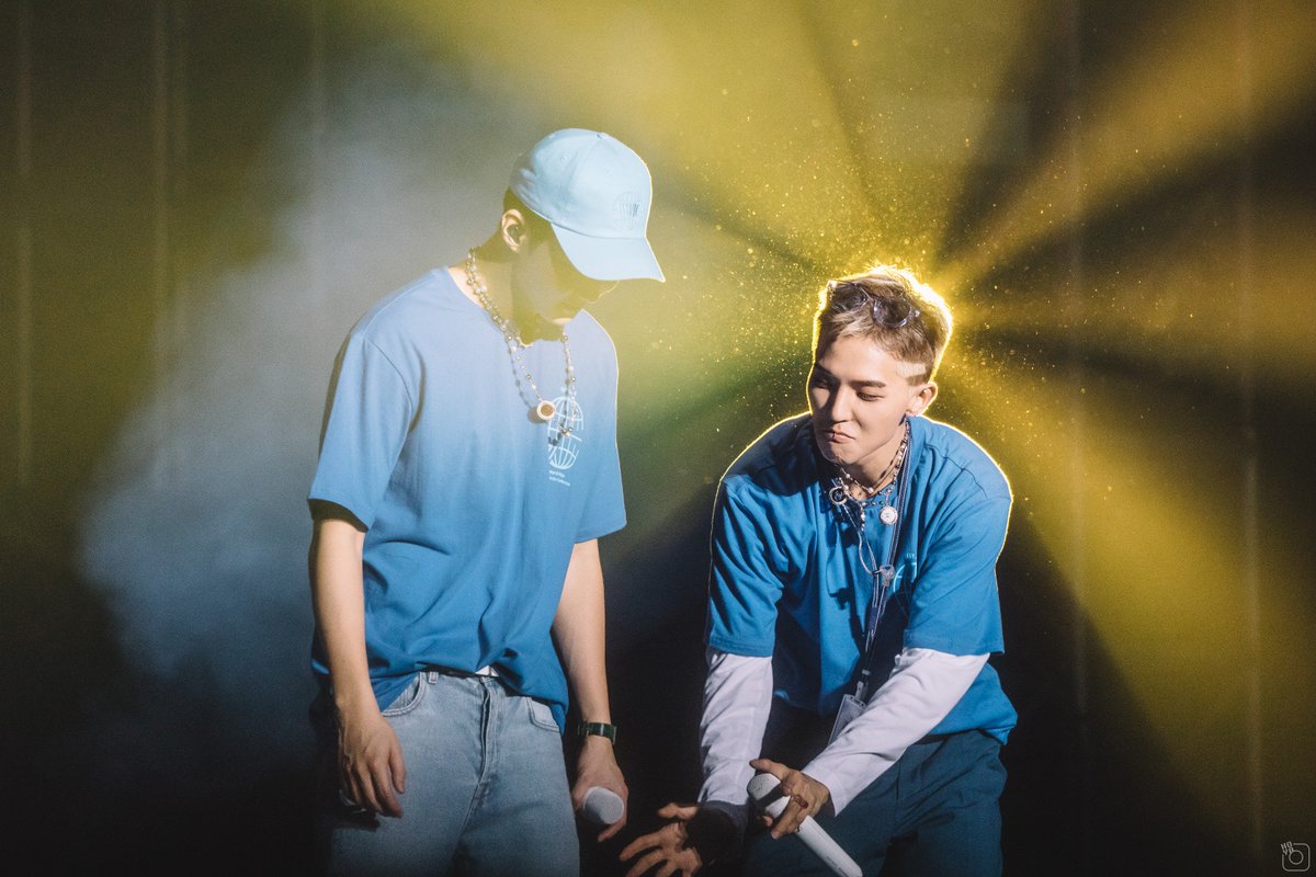 hoya_grapher's tweet photo. 190629 WWIC

이승훈을 조종하는 흑마법사.jpg

@official_mino_ @official_hoony_ 
#송민호 #이승훈 #MINO #HOONY https://t.co/ZhzTP5y8mX
