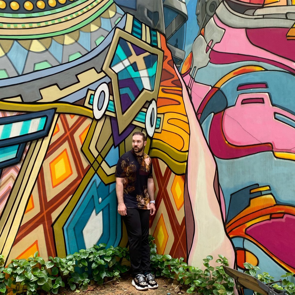 richie_styler's tweet photo. If it’s colourful, there’s always someone taking a picture there...nowadays businesses know it and we all fall for it...not complaining, just stating the fact...🙈🤷‍♂️
.
.
.
.
.
#fashion #fashionaddict #fashionblogger #fashionphotography https://t.co/VpC2IkmOf8
