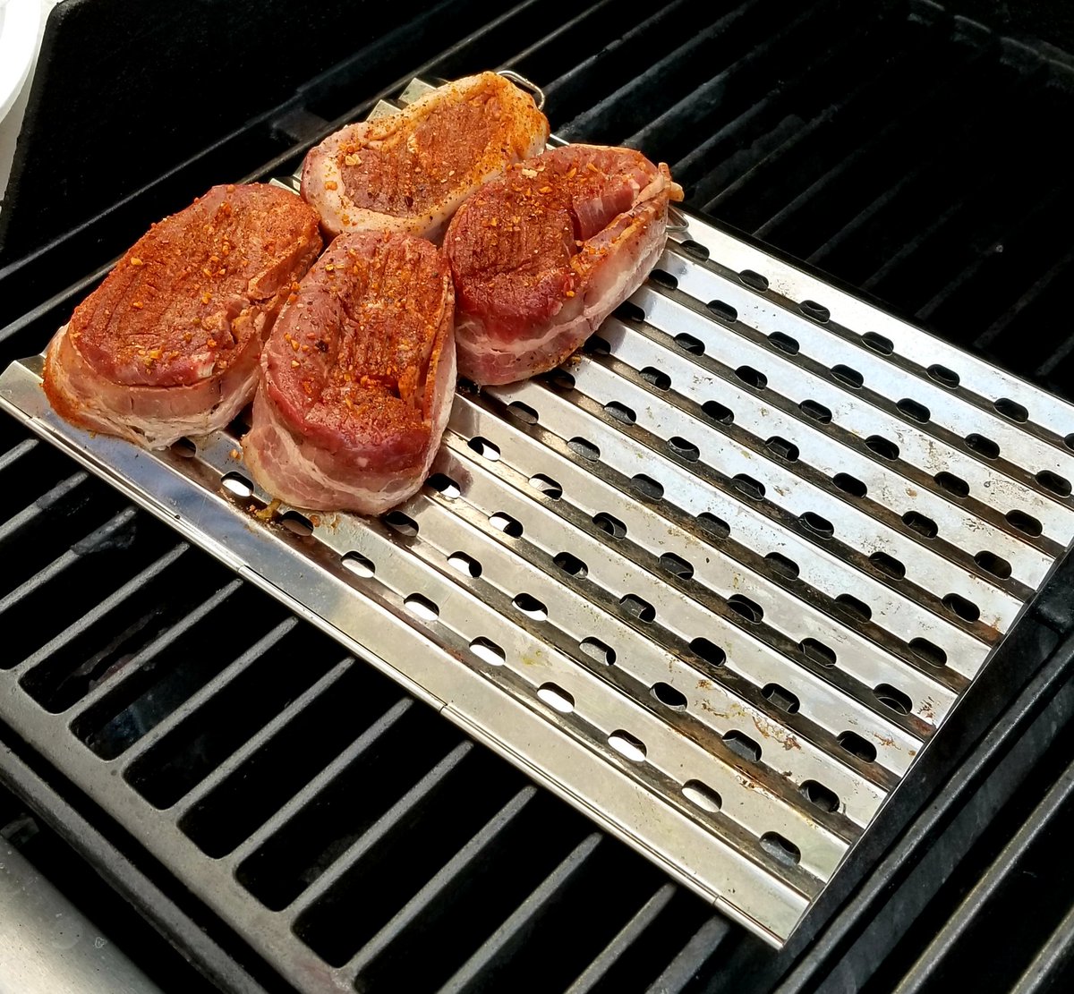 DLB_BayArea's tweet photo. Thanks to @OmahaSteaks for these fine looking filets!! Wrapped in bacon too! 😍 #grillweekend #Houston https://t.co/ILWAfxCfJG