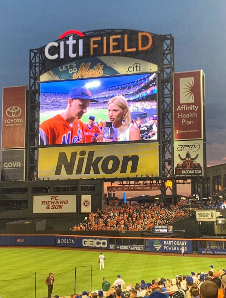 DarrenJMeenan's tweet image. Quick chat with @emilyreppert last night between innings. Thanks to the Mets for acknowledging @The7LineArmy’s #Outing100.