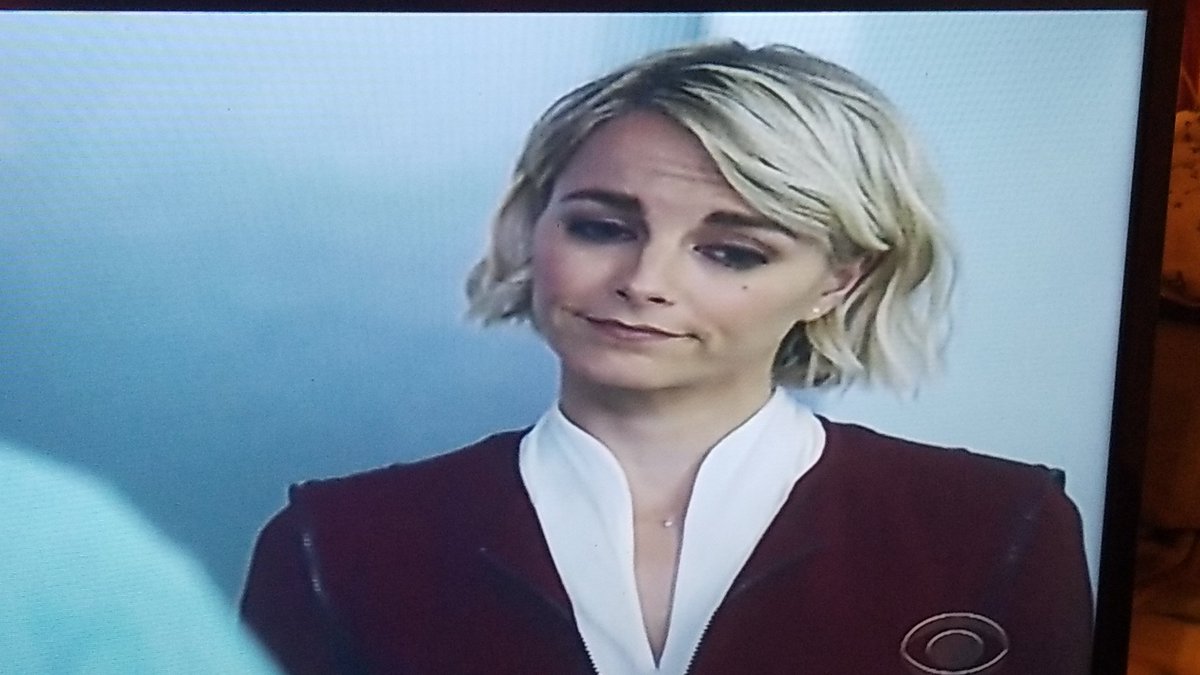 tlselle72's tweet image. Totally love Lizzie&apos;s new sassy haircut!! 😍😍 #Instinct #instinctcbs @instinctcbs