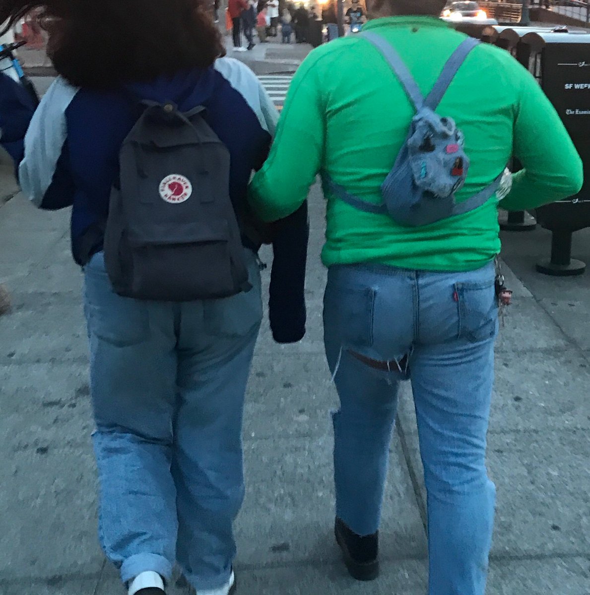 edarzins53's tweet image. #smallbackpack hope this doesn’t a new fashion trend