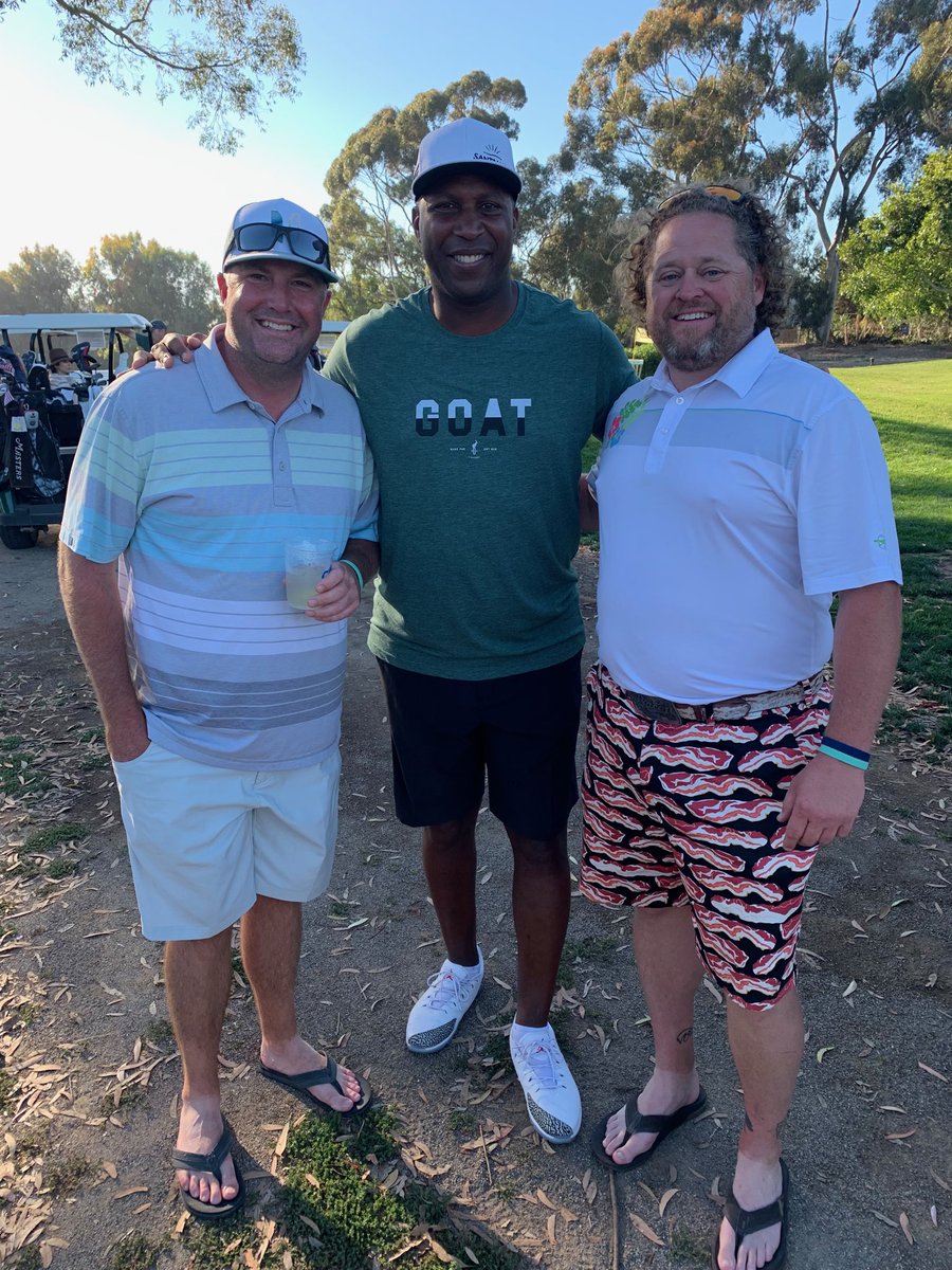 BRBaconFest's tweet photo. Always great to see the #GOAT @JermaineDye at the @linksoul @goathillpark #LS2MAN @GatewayGolfGrp @Sean23Roberts https://t.co/nOUqLYw5Ud