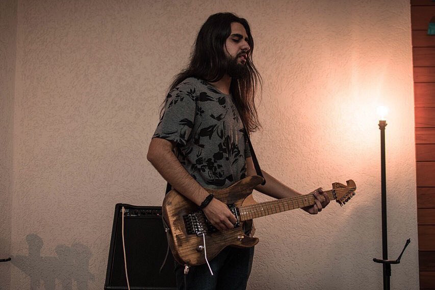 lcsm_tr's tweet photo. Como é bom viver no centro da vontade de Deus 😍

#God #Jesus #Teureino #music #guitar https://t.co/0Xbfkkd8VJ