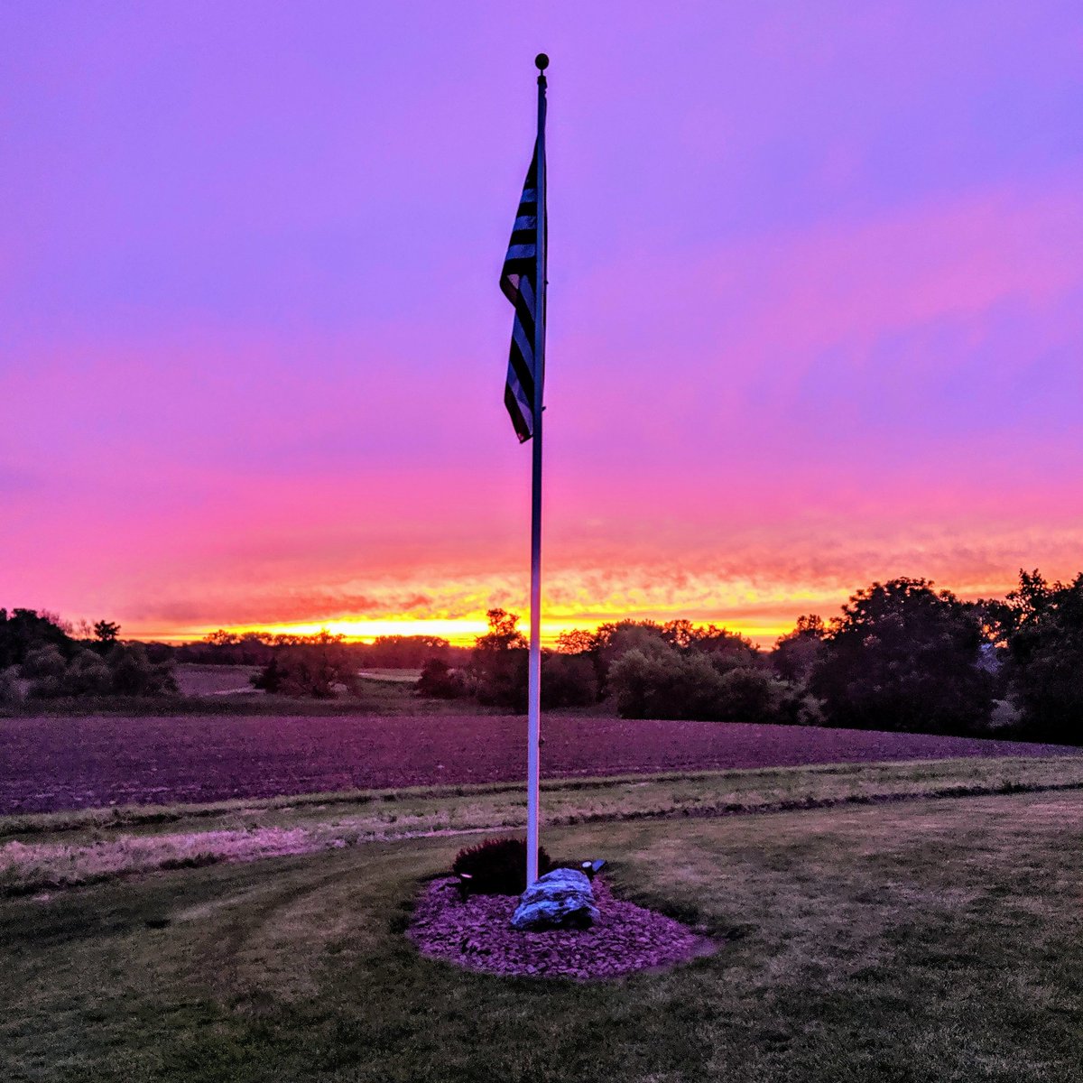 Advntrs_At_Home's tweet photo. God bless America, land that I love.

#America #Merica #UnitedStates #Veterans #VETERAN #GodBlessAmerica #FourthofJuly #4thofjuly #July4th #adventure #advntrs_at_home #lakedenoon https://t.co/SfJnTN7ePZ