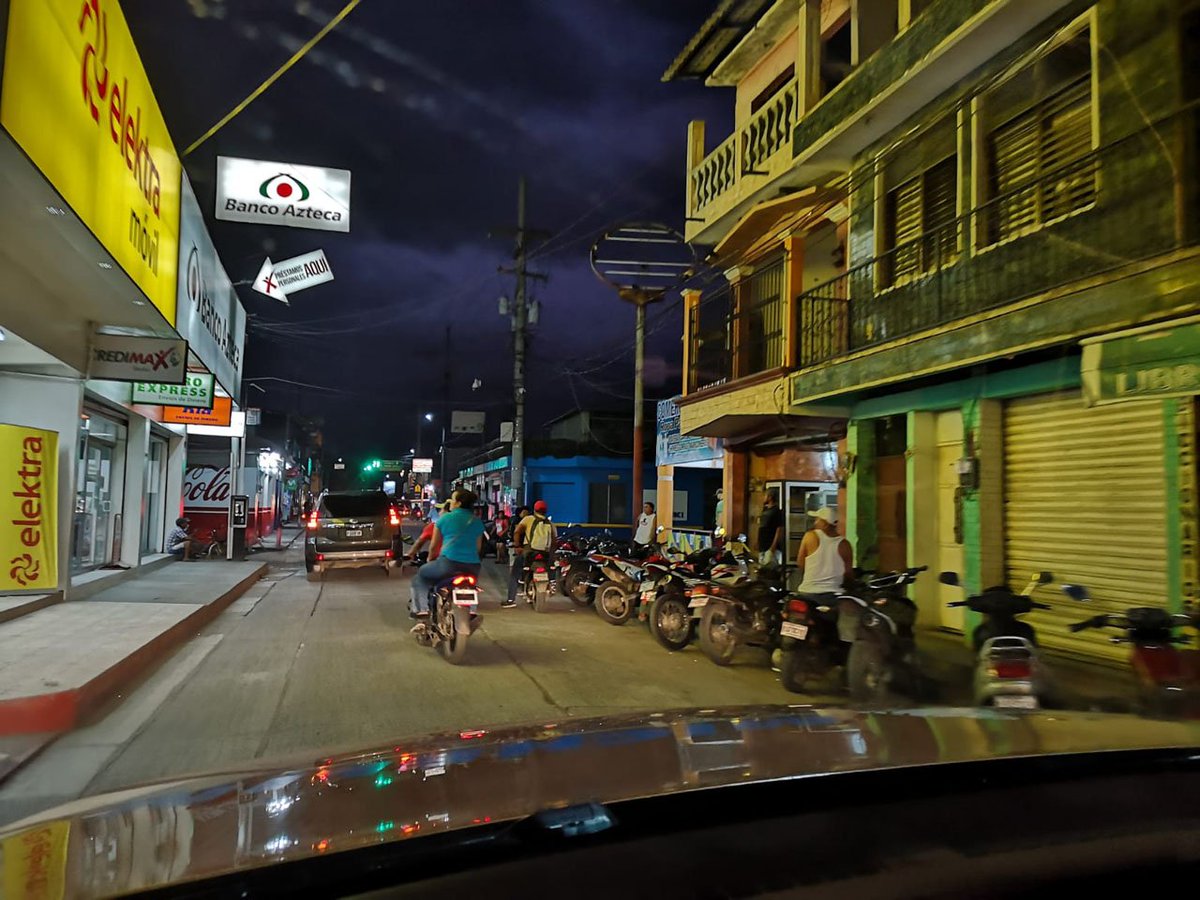 rainer_zietlow's tweet photo. We arrive in Panama. Ahead of us is waiting for a flight to Colombia.
#panamericana #vwpanamericana #amarokv6panamericana
#worldrecordpanamericana https://t.co/JSe35lXADG