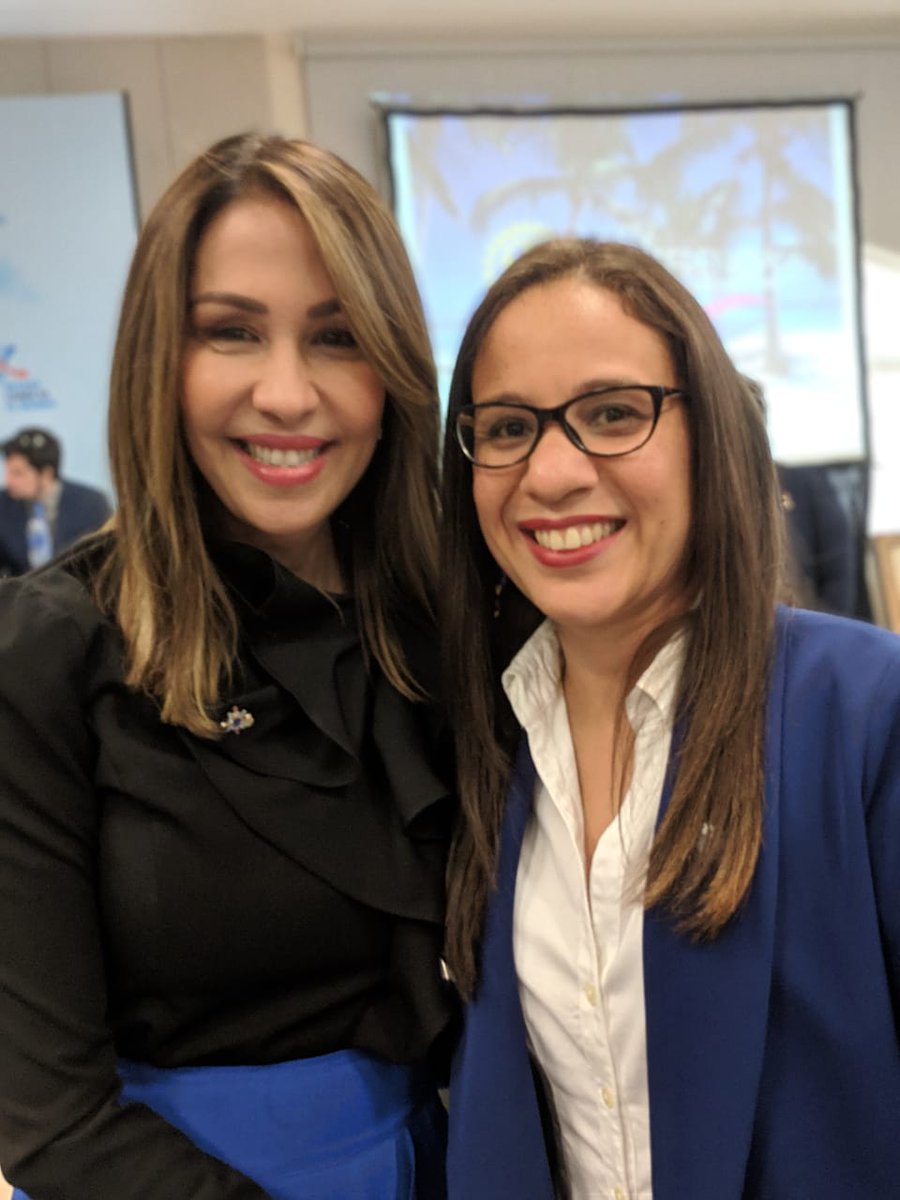 yanirasuero's tweet image. Un honor recibir en la familia de @Rotary a la gran comunicadora y ser humano @MariaselaA #RotaryConectaElMundo