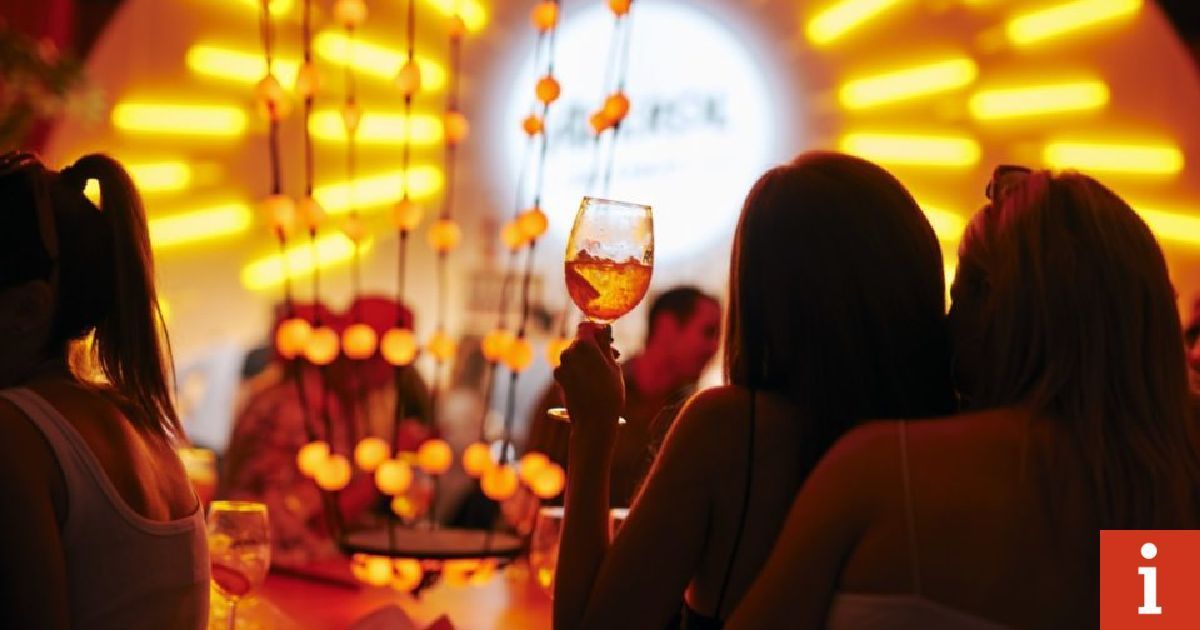 UpPopSpaces (@spacesup) on Twitter photo Aperol Spritz - it definitely did come out of nowhere, to become a huge favourite! We love them here at Up Pop HQ, and if you love them, then <a href="/theipaper/">The i Paper</a> have some lovely spritz recipes here! #aperolspritz #cocktails buff.ly/2Zw9Fl1 Aperol Spritz - it definitely did come out of nowhere, to become a huge favourite! We love them here at Up Pop HQ, and if you love them, then <a href="/theipaper/">The i Paper</a> have some lovely spritz recipes here! #aperolspritz #cocktails buff.ly/2Zw9Fl1