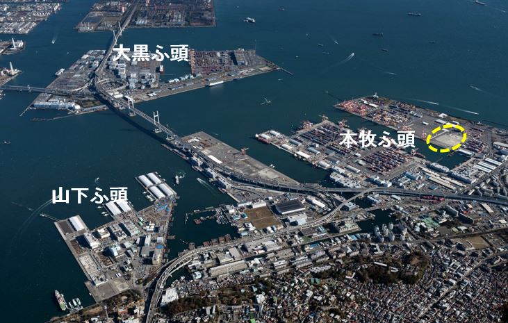 国土交通省 関東地方整備局 港湾空港部 横浜港本牧ふ頭のd1コンテナターミナルが7 8に供用開始され 最初の荷役が7 25に行われる予定です この岸壁は国交省が ジャケット式 で整備しました 岸壁延長は4 5m 水深は13 14mです このターミナルには