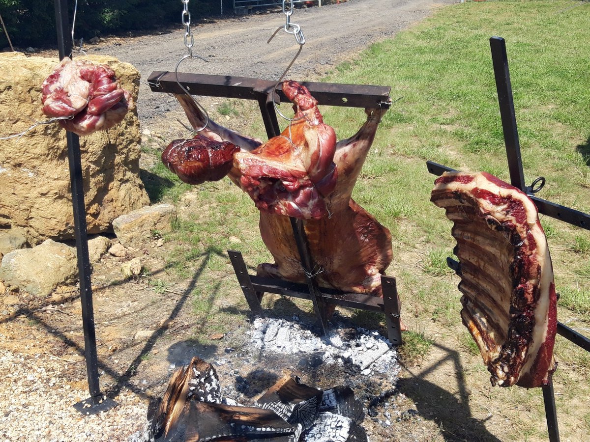 AndrewFearyBBQ's tweet photo. Had a great time cooking for @TotalSimLtd company day. Great lamb and beef ribs from @fconisbeeandson #asado #manfiremeat https://t.co/WLpGSXRhHg