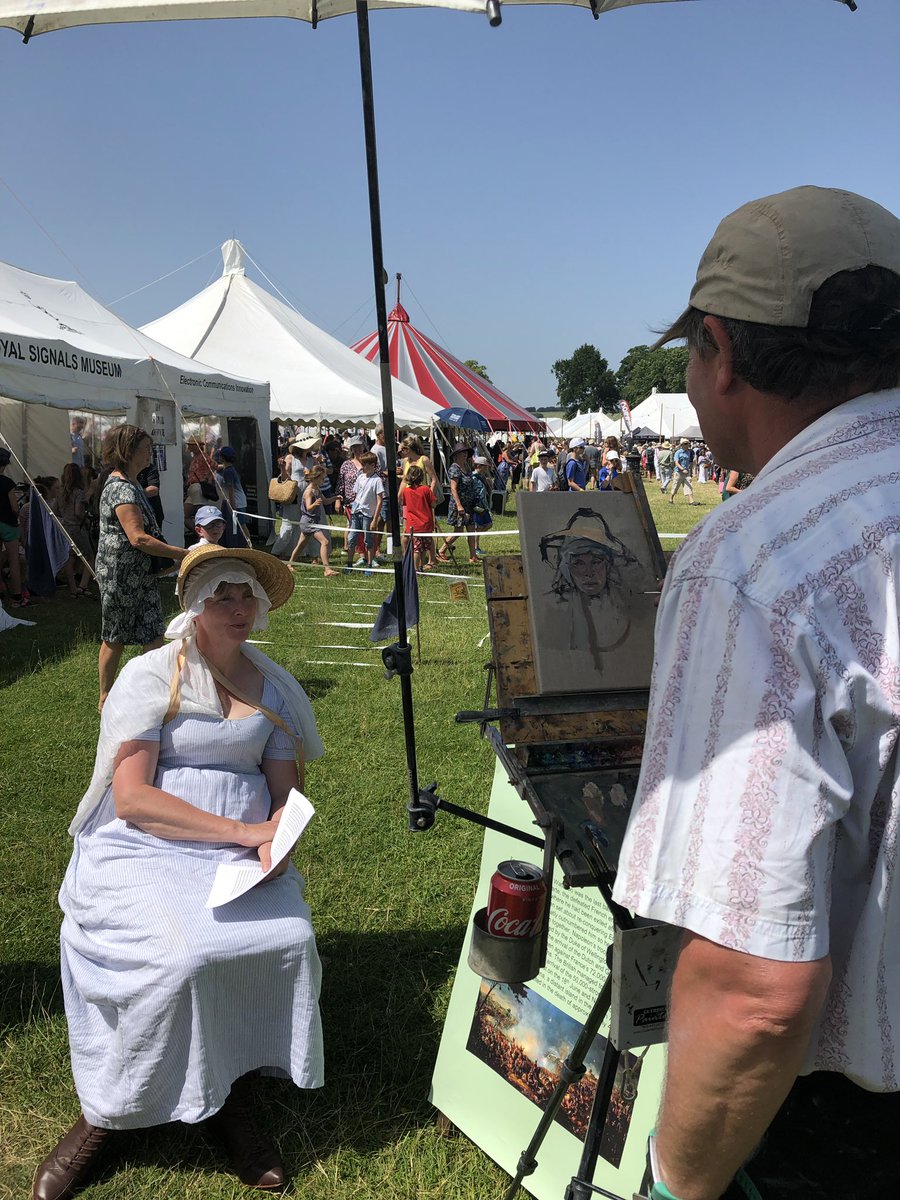 rachelwillis555's tweet photo. Artist at work @CVHISTORYFEST @DigWaterloo @2ndBn95thRifles https://t.co/d6YdfhFFuL