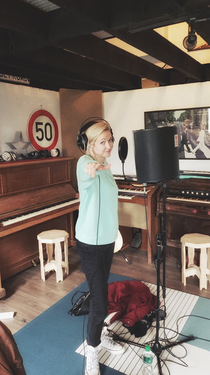 Day 6 saw @ailbhereddy lay down some lovely backing vocals. Thank you Ailbhe! 🙌
.
.
.
.
.
#ailbhereddy #blakesfortune #vocals #backingvocals #neumann #album #newalbum #singer #songwriter #musician #indieartist #recordingsession #recordingstudio #originalmusic #irishartist