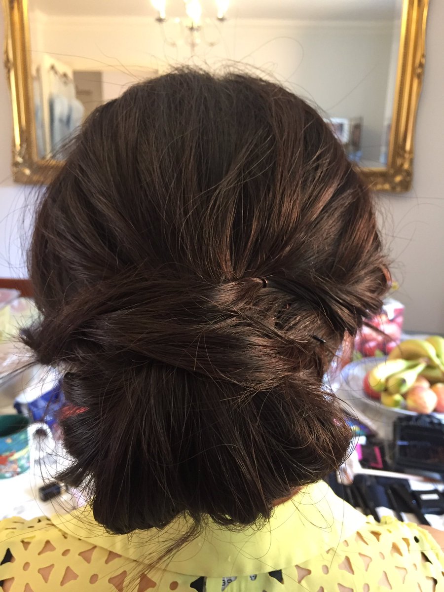 ivyngeow's tweet image. Did 5 Chinese bridesmaids hair and makeup yesterday in my #weekendjob. Asian beauty is specialised in the sense that it’s got to totally look natural and glowing. No complicated hair either! #asianmakeupartist #professional