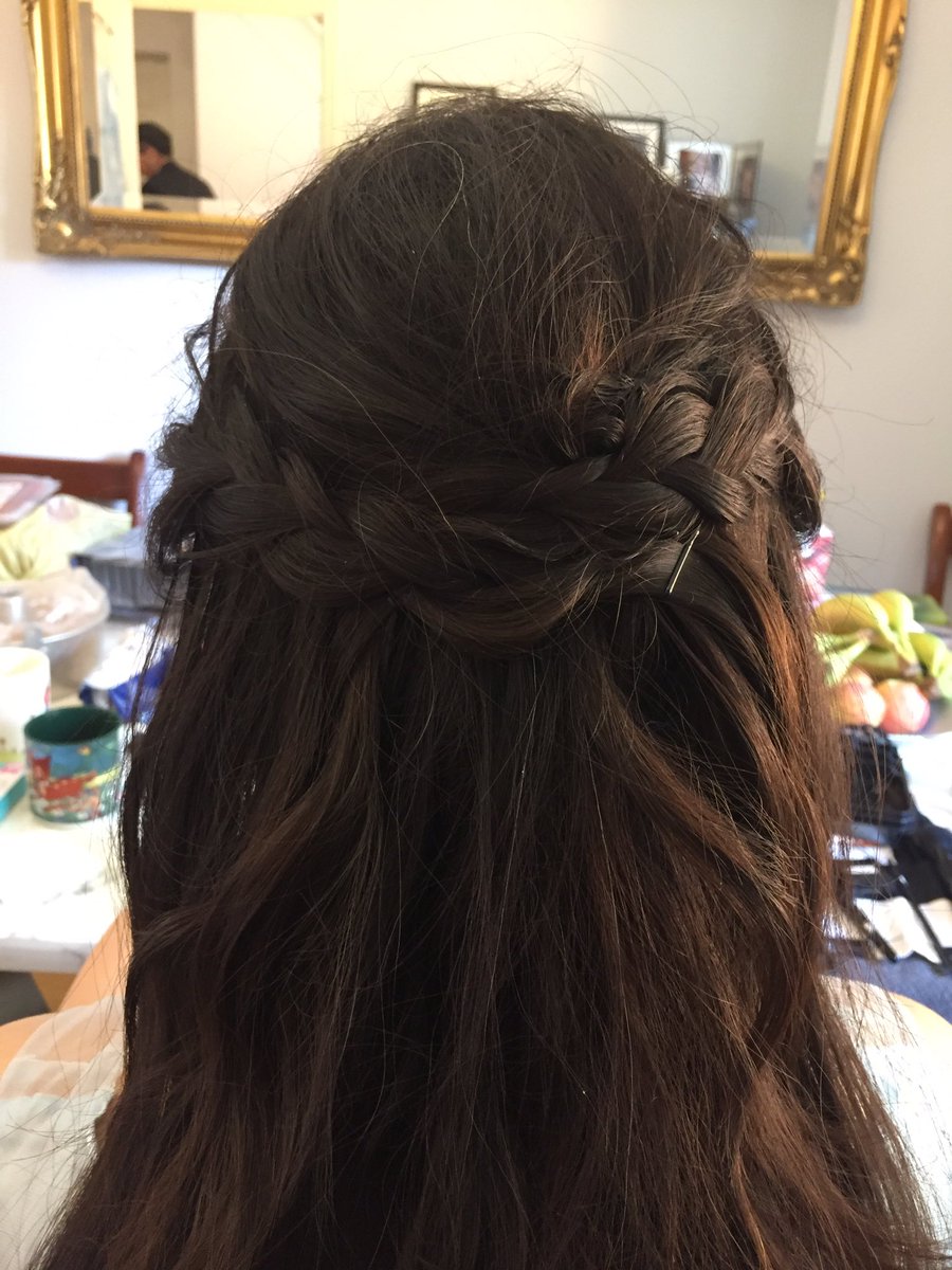 ivyngeow's tweet image. Did 5 Chinese bridesmaids hair and makeup yesterday in my #weekendjob. Asian beauty is specialised in the sense that it’s got to totally look natural and glowing. No complicated hair either! #asianmakeupartist #professional