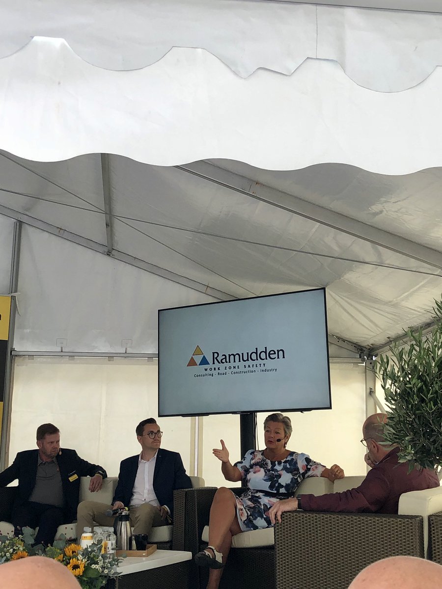 mtosafety's tweet photo. ”Vi kommer att behöva göra mycket mer för att minska olyckorna och systematiskt jobba med utredningar” säger arbetsmarknadsminister @YlvaJohansson. Olycksutredningar och haverikommission behövs för att vi ska hitta rätt åtgärder. #Almedalen2019 #safety #mto https://t.co/X5PU8G6TSr