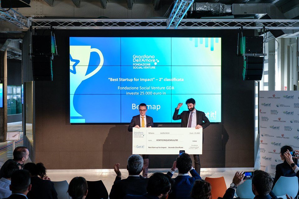 Una cintura altamente che consente alle persone con difficoltà visive di orientarsi. E' la sfida a impatto di <a href="/beltmap/">Beltmap</a>, la #startup in cui la Fondazione Social Venture ha investito 40.000 euro durante l'ultimo #InvestorDay di #Getit! con <a href="/CariploFactory/">CariploFactory</a>. getit.fsvgda.it/post/799/beltm…