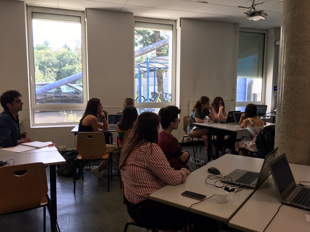 ilikeitnum's tweet image. #GirlsRCoding 1 ère journée de la semaine @Polytech_Angers 👾 #html #css #arduino #livecodingmusical #visites et pleins d’autres activités !