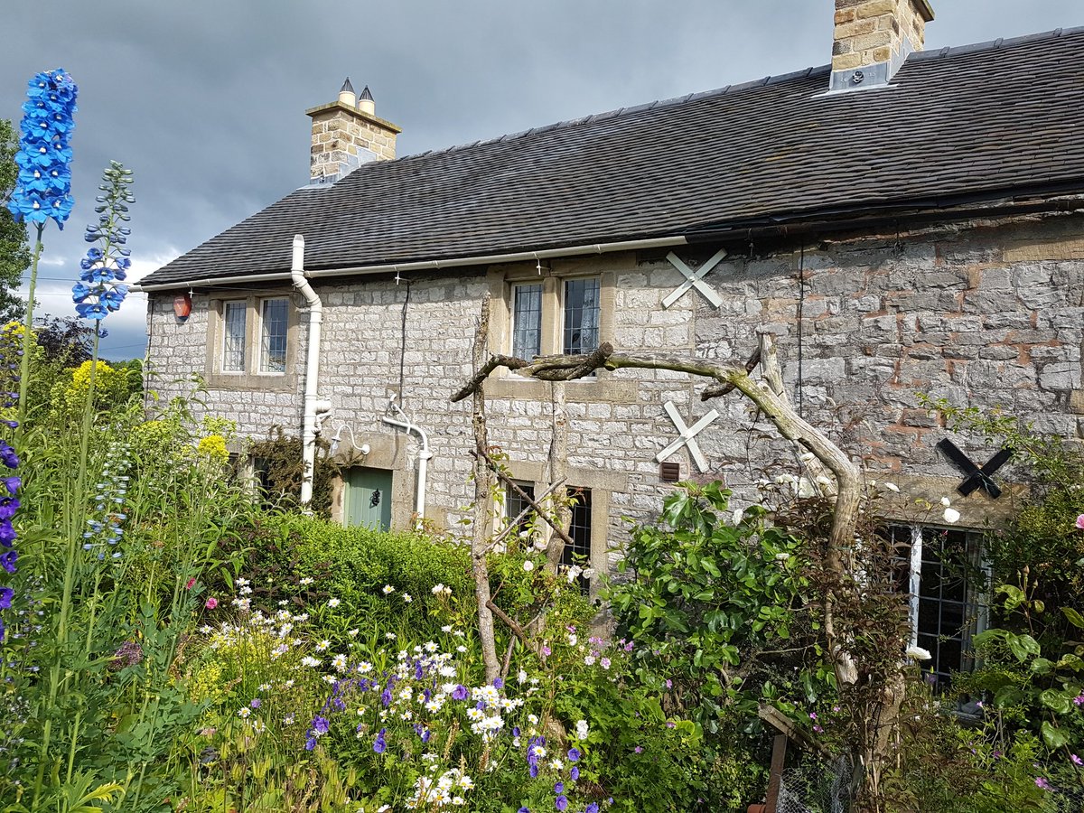 milliemagpie92's tweet photo. Morning all! Busy busy weekend getting the garden ready at #HopeView Hopefully just one more day for the builders, then mad rush to furnish it before it becomes a fully fledged holiday cottage π https://t.co/NGWxTUoWJS