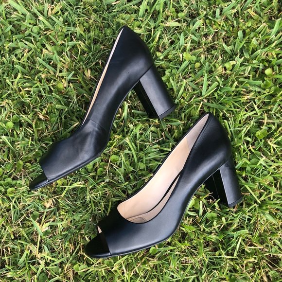 DrawlGal's tweet photo. So good I had to share! Check out all the items I'm loving on @Poshmarkapp #poshmark #fashion #style #shopmycloset #davidtate #alexmarie #laurenralphlauren: https://t.co/IfQgXSfAr8 https://t.co/DiNaCcSgx6