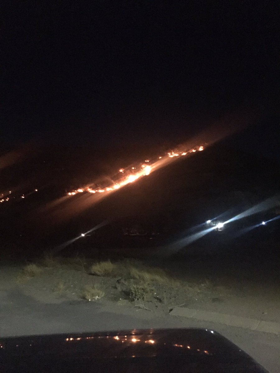 pablosesma's tweet photo. Incendió en el cerro el apache 🔥🔥🔥#aquihillo @CelidaLopezc @secretariahmo @BomberosDeHMO https://t.co/Pq4KsxUH5b