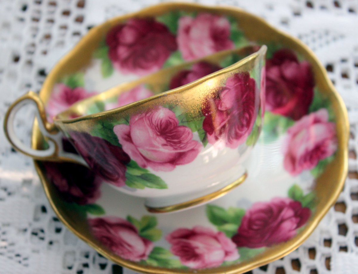 #teacups #RoyalAlbert #OldEnglishRose #cabbagerose #Englishteacup  englishteacupshop.com/shop/royal-alb…