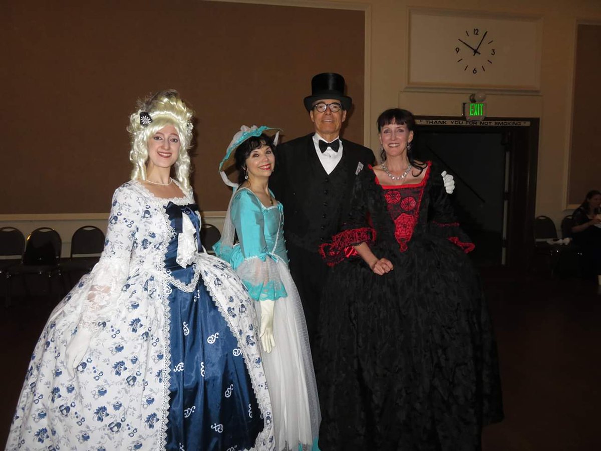 ElyseAshton1's tweet photo. Thanks, Deanna Kapel (bewigged) for this photo from last night's #ColonialBall. Everyone made an effort & looked gorgeous. The dancing was fab! #SoreFeet #HistoricalTeaAndDanceSociety #HistoricalDance https://t.co/TcmGoSZHKe