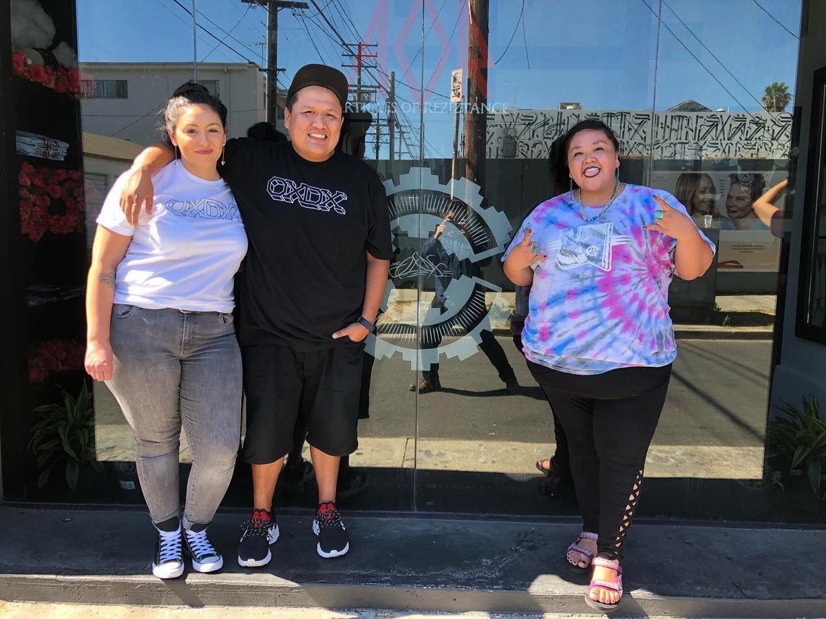 YazzieSays's tweet image. It was 💯 awesome to visit my brother @oxdxclothing’s pop-up in LA’s iconic Melrose/Fairfax district this weekend. Especially as a collaborative effort with other #Indigenous street-wear brands and amazing leader/mentor @thehundreds ‼️