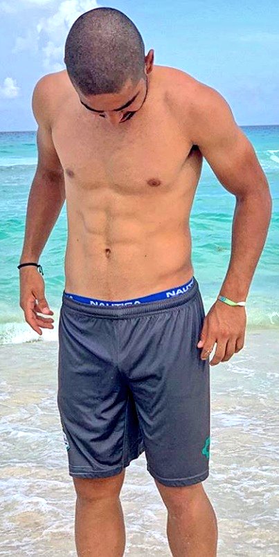 HeatSlp's tweet photo. Es #verano y los futbolistas se lucen... #ChuletitaOrozco #AlanMaeda https://t.co/h87Wxzl8vA
