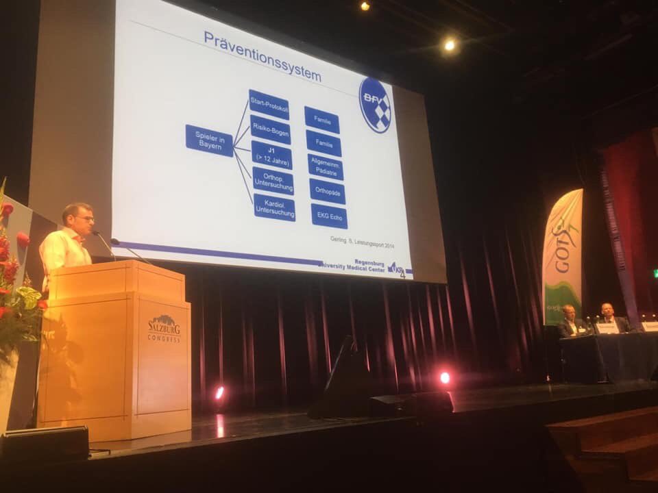 CGuendisch's tweet image. Vorträge auf dem Kongress der „Gesellschaft für Orthopädisch-Traumatologische Sportmedizin“ über Prävention und Screening der Nachwuchsleistungsfussballer beim @BFV_Medien sowie über die Erfahrungen beim @UEFAcom #regionscup ⚽️🏆😀 #fussball #medizin #salzburg