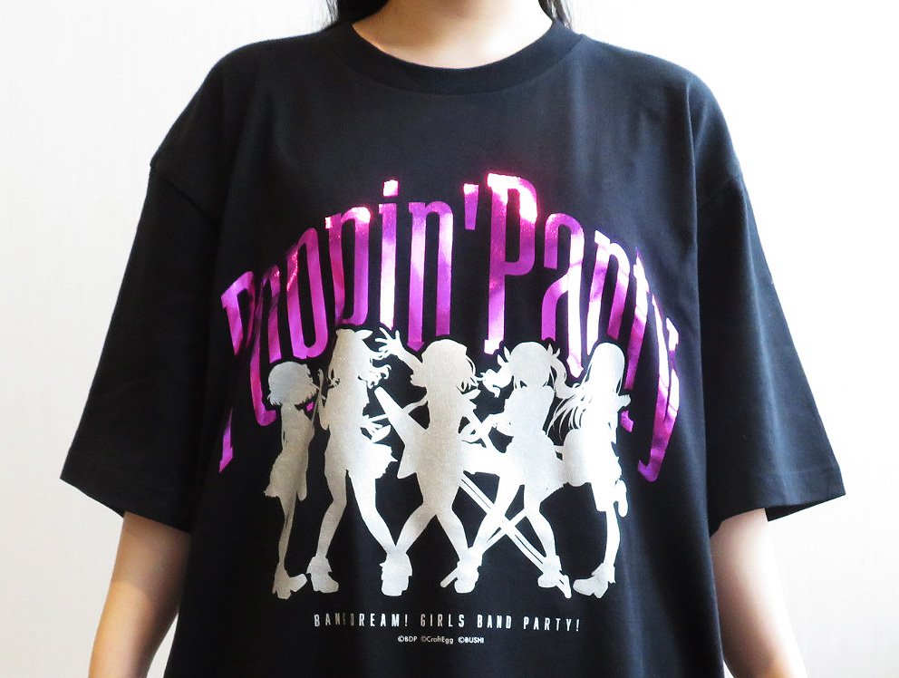 ブシロードクリエイティブ公式 Bang Dream グッズ情報 Bang Dream ガールズバンド パーティ からメタリックな感じがかっこいい箔プリントtシャツが発売中です これはライブやイベントで目立つこと間違いなし T Co Qrvbjrtxst