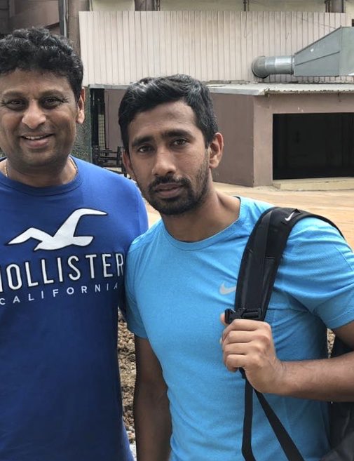 kp_sreekanth's tweet photo. With Wridhiman Saha Indian team Wicket keeper Batsman at KSCA ..@Wriddhipops @BangaloreTimes1 @Punithkumar23 @sharadasrinidhi @UdayavaniCinema @Karthik1423 https://t.co/bR60kqRvZH