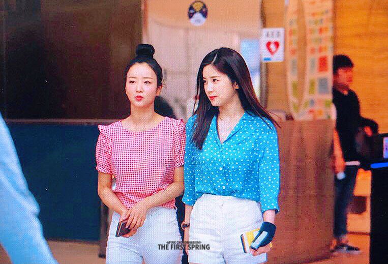 firstspring_313's tweet photo. 첫봄 Preview🌸
190701 KBS COOL FM 
여름의 첫봄💕
초롱이 손 조심조심ㅠ다치지말고

@Apinkpcr @Apinkbm
#에이핑크 #Apink
#박초롱 #초롱 #ParkChorong #Chorong #チョロン 
#윤보미 #보미 #YoonBomi #Bomi #ボミ
#초봄 #첫봄 #Chobom https://t.co/9OQ88mlUdg