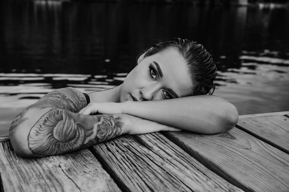 TheTillmanPhoto's tweet photo. Some portraits out at lake Windsor today with Syd.
#portraits #lakeshoot #Photography #NWArk #tattooart #tattedgirl #model #blackandwhitephotography https://t.co/zM76UmHNiP