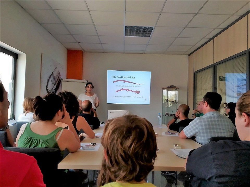 OSFplastic's tweet photo. Buena forma de acabar la semana pasada, con una formación a todo el  equipo sobre el Ictus, su detección y su prevención, a cargo de @mutuanavarra , @Adacen Asociación de Daño Cerebral de Navarra y con el testimonio de una persona que lo había padecido. https://t.co/yQgu4lxsnM