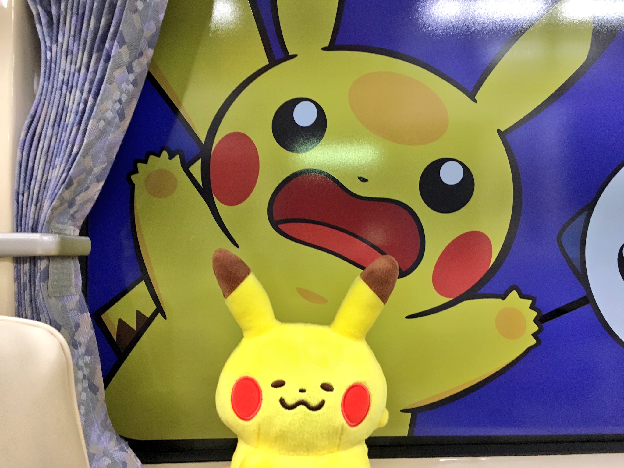 ｖジャンプ編集部 V Jump ポケモンモノレール は前回から5年ぶりのリニューアルで ポケモンが窓に描かれるのは今回が初めて 全部の車両に乗りたくなります 運行区間はモノレール浜松町 羽田空港第2ビル駅 外国から来られた方にも喜んでもらえ