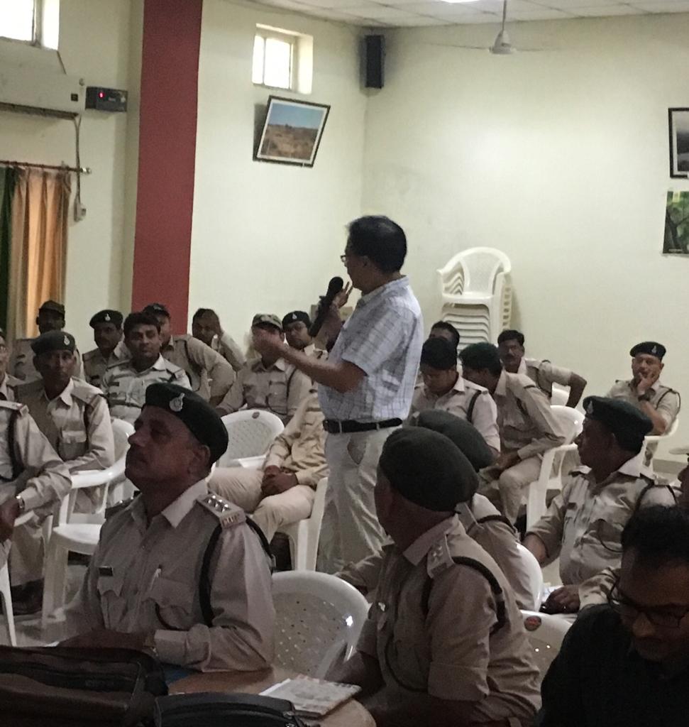 सायबर जोनल कार्यालय ग्वालियर पुलिस अधीक्षक श्रीमान सुधीर अग्रवाल द्वारा म.प्र.वन मंडल ग्वालियर के अधिकारी/कर्मचारियों को सायबर विषयों पर प्रशिक्षण हेतु एक दिवसीय सायबर कार्यशाला का आयोजन किया गया..