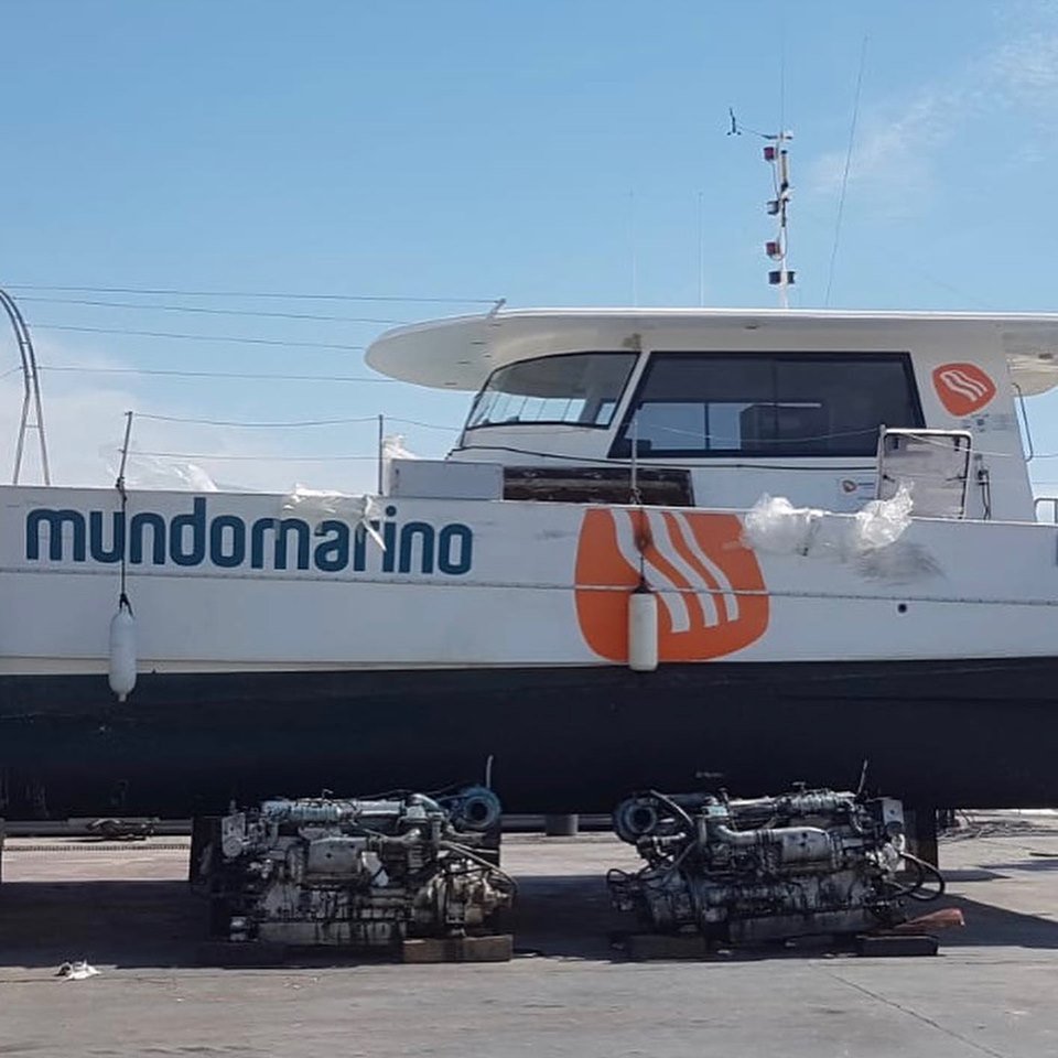Nautica_solymar's tweet image. Os presentamos a uno de los catamaranes de @mundomarino_excursiones, al cual le realizamos cambio de motores, desistalando dos Detroit diésel e instalándole dos motores @solediesel SDZ-165 👏🏽! Trabajo finalizado y embarcación trabajando 😊 @Nautica_solymar